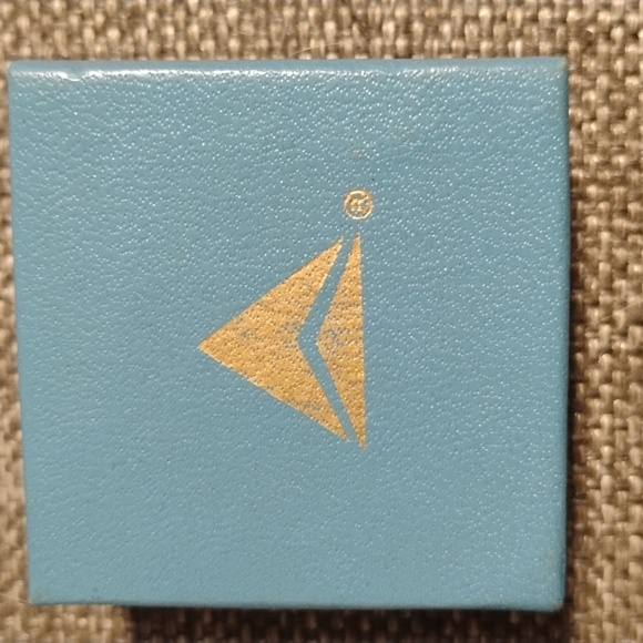 Delta Airlines 20 Year Service Tie Tac - Picture 4 of 4